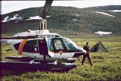 Rajavartioston helikopteri sairaskohtauksen saaneen kyytinä 4.7.1984